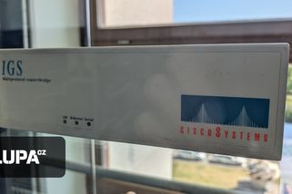 Takto vypadá velmi pomalý router, pomocí kterého se Česko poprvé připojilo k internetu
