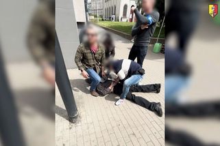 Kurýr falešných bankéřů si dal sraz s obětí u policejní služebny. Nebyl to dobrý nápad