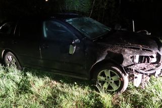 Sedmnáctiletý kluk poslal u Jihlavy škodovku přes střechu, bez mentora neměl za volantem co dělat - Novinky