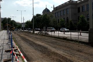 Odpoledne padla. Dvacet měsíců! Řidiči trčí v kolonách, večer se u Národního muzea přesto pracovat nebude - Novinky