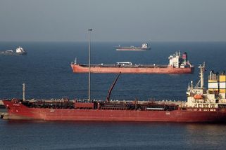 USA povolily zemím na 30 dnů nakupovat ruskou ropu již naloženou na tankerech - Seznam Zprávy