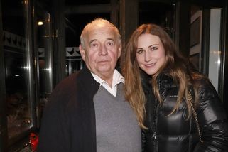 Ivan Vyskočil slaví 80 let a byt v Praze vyměnil za lesní oázu. S o 42 let mladší partnerkou zvolili neobvyklé soužití