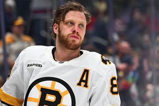 NHL | Stud smíšený se vztekem. Bostonský kouč apeloval na Pastrňáka a spol.: Potřebujeme od lídrů mnohem víc - Sport.cz