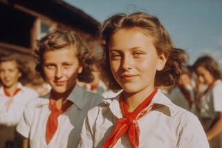 Sovětské pionýrky: Režim zneužil nevinnost i podmanivý půvab mladých dívek, mnohé skončily tragicky - Médium.cz