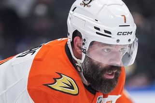 NHL | Vypusťte Gudase! Anaheim zoufale potřebuje svého šerifa. Umí soupeře zastrašit, zní z kabiny - Sport.cz