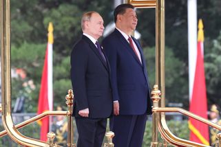 Putina uctili v Číně zlověstnou melodií. Symbolizu...