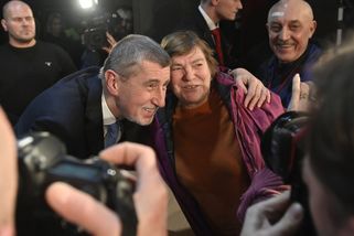 Na debatě s Babišem skandovali odpůrci „Pavel na Hrad“ - Novinky