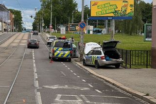 Policisté v Ostravě cestou k případu bourali, tři zranění - Novinky
