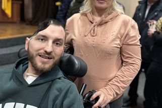 Dron ho trefil do hlavy a přežil. Bez části lebky i mozku ukrajinský voják Roňa vnímá a mluví