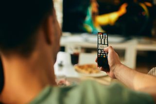 Konec bezplatné televize na Slovensku. Máme se bát i v Česku?