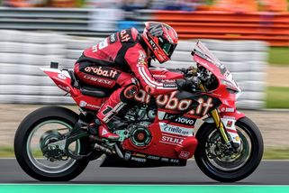 Ital Bulega ovládl všechny závody MS superbiků v Mostě - Sport.cz