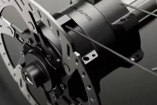 Levnější než nové elektrokolo: Inženýr ze Samsungu vyvíjí motor, kterým se dá jednoduše dovybavit každý bicykl