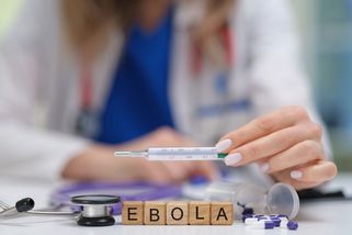 Strach z eboly dorazil do Prahy. Tohle je pravda o přenosu i skutečném riziku
