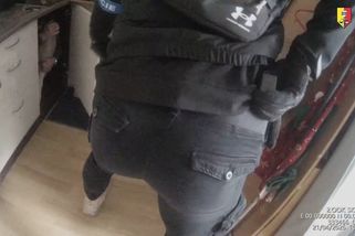 Odsouzený muž se před policisty v Praze schoval do kuchyňské linky - Novinky