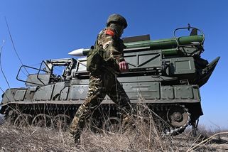 Kreml nestíhá nahrazovat, co mu Ukrajinci ničí. Strategická obrana se hroutí, Rusové pomalu nemají čím bojovat