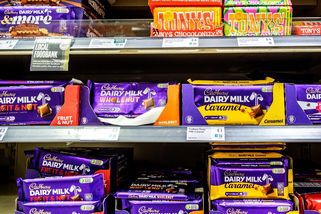 Nejhorší čokolády ze supermarketu. Češi je kupují, protože jsou levné, ale nemají tušení, co obsahují