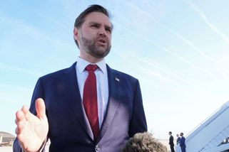 Vance se pustil do papeže - Novinky