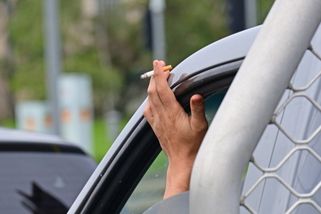 Nová pravidla pro turisty v Řecku, Španělsku i Itálii. Za cigaretu v autě hrozí desítky tisíc