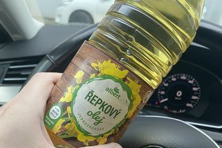 Místo nafty lijí do starých Škodovek olej z Lidlu. Ušetří tisíce, ale riskují zabavení auta i pokutu