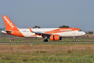 Letadlo muselo nouzově přistát kvůli powerbance v kufru - Novinky