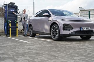 Test Xpeng G6 při nabíjení zářil, Evropa jen závidí