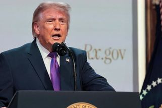 Trump nevylučuje nový útok na Írán, který podle něj prosí o dohodu s USA - Seznam Zprávy