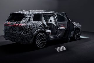 Audi poodkrývá kabinu svého vlajkového SUV modelu Q9 - Novinky