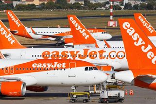 Letadlo aerolinek EasyJet muselo nouzově přistát kvůli powerbance v kufru - Seznam Zprávy