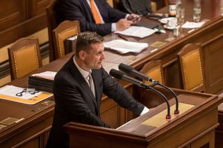 Je to dvojnásobný blb, kárá Babiš poslance ANO Nováka za cestu do Číny - Novinky