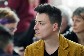 Jeho morální dno se propadlo ještě níž. Pospíšila...