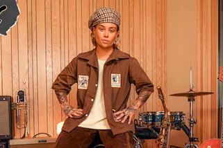 Tash Sultana: Jsem plně anti-digitální. Dělám reálné nahrávky, reálné výkony, živý zvuk! | Headliner