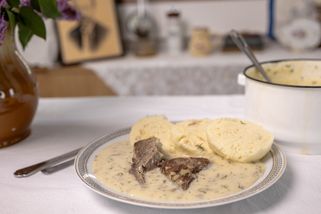 Koprová omáčka podle pana Šroubka pochází ze staré kuchařky už z roku 1926 | Toprecepty