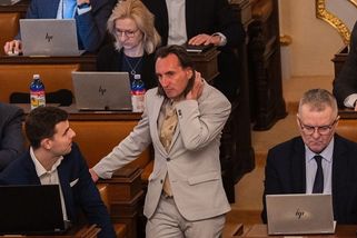 Jak poslanec ANO chválil Orbánovi volby. Po stopách jedné „pozorovatelské mise“