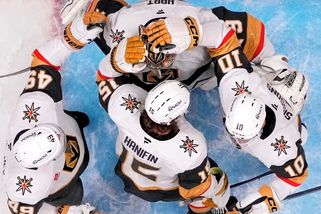 NHL | Tvrdý trest pro Vegas. NHL jim vzala volbu v draftu, trenér vyfasoval vysokou pokutu - Sport.cz