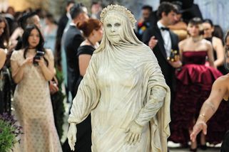 Poznáte ji? Ani na Met Gala nezklamala, přišla jako antická socha