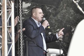Rudý prapor a děravá argumentace právníka Rajchla