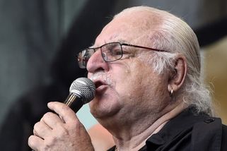 Knížák vyzývá politiky k pokoře a jemnosti a pak v...