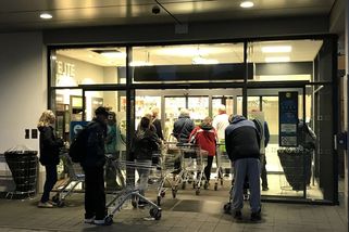 „Občanku ani omylem.“ Na slevové akci pro seniory, do níž se opřel ministr - Seznam Zprávy