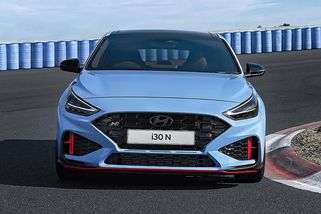 Hyundai je pořád vyrábí, ale už končí, chystá poslední rozloučení s i20 N a i30 N. Čistě benzinová éra končí