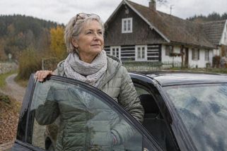 ŽENA-IN - Máma se chce na stará kolena odstěhovat 300 kilometrů daleko. Do domu, kde se topí dřevem a nikoho tam nemá, zoufá si Jana