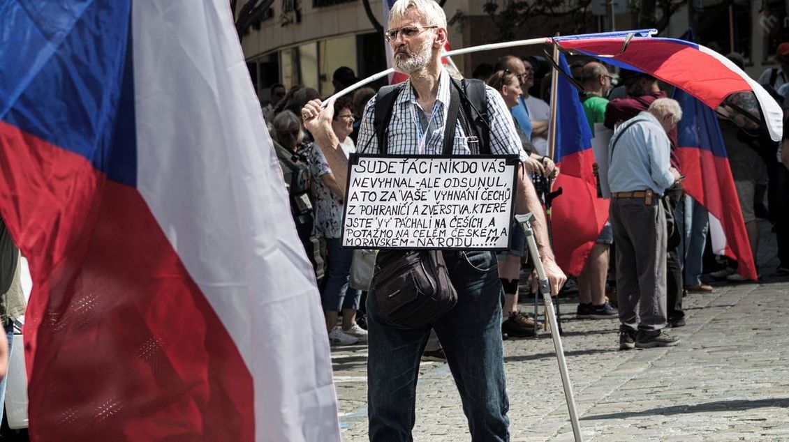 Na sluníčku s českými fašisty - Médium.cz