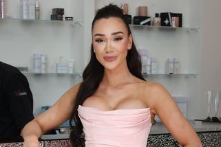 Poprvé od zásnub s Dejdarem ve společnosti: Veronica Biasiol zazářila v sexy šatech s nadupaným dekoltem
