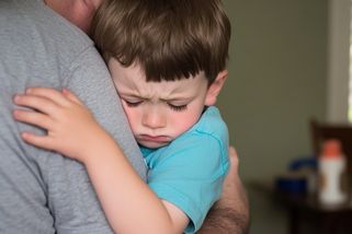 Pěstounům po šesti letech odebrali chlapce. Ústavní soud: Chyba, ale nemá cenu to měnit - Médium.cz