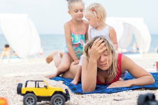 Dovolená s dětmi není dovolená – ale dřina, po které si musíte odpočinout