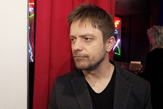 Jiří Mádl jako sebevrah umírající na rakovinu: Diváci zuří z nového filmu Jiřího Stracha a bouří se proti poplatkům | Super.cz