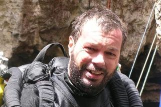 V 270 metrech pod vodou chtěl Dave Shaw vyzvednout tělo. Kamera na helmě natočila jeho vlastní smrt - Médium.cz
