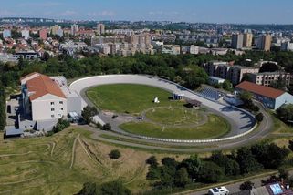 85 let dráhové cyklistiky na velodromu Třebešín. Přijďte si ho o víkendu prohlédnout i vyzkoušet - Novinky