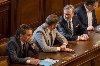 Poslední vláda s Bartošem. Ostatní si hned rozebrali jeho agendu - Seznam Zprávy