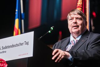 Další česká města stojí o náš sjezd, řekl předák sudetských Němců. Navrhuje střídání