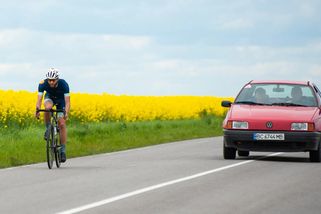 Češi předjíždí cyklisty přes plné čáry: Myslí si že jsou v právu a pak se diví 6 bodům